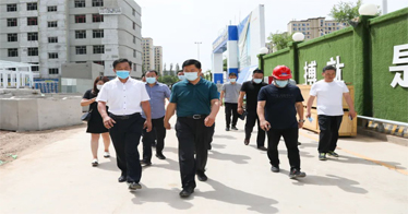 呼和浩特市新城区区委书记赵永刚一行到鸿德北校区调研